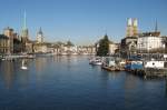 zurich Blick �ber die Limmat auf die Kirchen der Stadt:(von links nach rechts) Frauenm�nster, St.Peter und auf der rechten Uferseite sieht man das Grossm�nster.
(Dezember 2009)