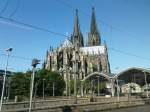 Koln Der K�lner Dom der in der n�he vom K�lner Hbf steht. Aus einem Zug aus Fotografiert
