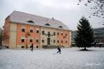 deutschland Hier zu sehen das Rathaus und der Marktplatz der Stadt Bernau b. Berlin. In den Fenstern des Stadthauses ist eine Art Adventskalender mit verschiedenen Motiven untergebracht. Wie man sehen kann sind schon einige ge�ffnet, also ist es nicht mehr lang hin bis Weihnachten^^ 17.12.09 