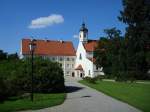 biberach-an-der-ris Gutenzell in Oberschwaben,
Pfarrkirche, ehem.Klosterkirche mit G�stehaus,
Aug.2008