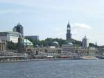 Hamburg Die St. Pauli Landungsbr�cken an der Elbe.
