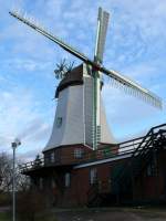deutschland In Artlenburg (an der Deutschen Storchenstra�e) befindet sich diese Galerie-Holl�nder-Windm�hle; 27.12.2009 
