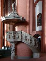 Luneburg Die aus s�chsischem Elbsandstein bestehende Kanzel, 1602 von dem Pirnaer Daniel Schwenke geschaffen mit Apostel Paulus als St�tzfigur; Bachkirche St. Michaelis, L�neburg; 28.12.2009
