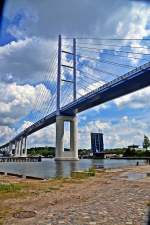 Stralsund die alte Ziegelgrabenbr�cke wirkt wie Spielzeug im Gegensatz zur neuen R�genbr�cke 07.07.09