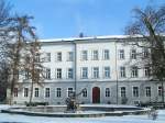 ried-im-innkreis Neptun 'fr�stelt' vor der Volksschule Ried i.I.;100104