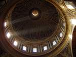 Rom Rom, Petersdom, doppelschalige Kuppel �ber der Vierung. Die Kuppel hat einen Durchmesser von 42,34 m und ist innen 43.2 m hoch. Gr�sstes freitragendes Ziegelbauwerk der Welt. Aufnahme vom 30. Nov. 2003, 14:21