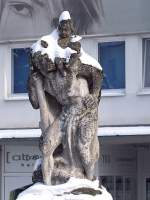 ried-im-innkreis 'Wachsames-Auge' auf den schneebedeckten Hl.Christophorus mit dem Jesukind, welcher sich auf der Br�cke �ber die Oberach in Ried i.I. befindet;100213