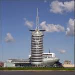 deutschland Kernst�ck der Havenwelten in Bremerhaven: Das Sail City Hochhaus mit seiner Aussichtsplattform, die grandiose Ausblicke gew�hrt, und dem links angrenzenden Congress Centrum, dahinter der geschwungene Bau des sehenswerten 'Klimahaus Bremerhaven 8� Ost'. (http://klimahaus-bremerhaven.de)
29.05.2009