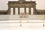 Stadtansichten Das Brandenburger Tor noch mit Mauer von der Westseite aus. Aufgenommen im Dezember 1986 ( scan vom Bild).