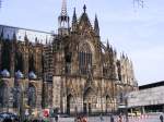 Koln Die s�dseite des K�lner Doms mit dem Haupteingang und einem Teil des R�misch-Germanischen Museums am rechten Bildrand, 17. M�rz 2010.