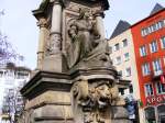Koln Steinfiguren an einem Brunnen auf dem 'Alten Markt' in K�ln, 17. M�rz 2010.