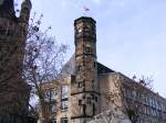 Ein alter Turm neben der Kirche Sankt Martin am westlichen ...