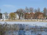 Grevesmuhlen Grevesm�hlen; Blick �ber den zugefrohrenen und verschneiten Vielbecker See zur Kl�tzer Stra�e mit dem ehem. Krankenhaus und dem �rztehaus (ex Poliklinik), 21.02.2010