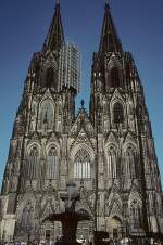 Köln, Hohe Domkirche, Doppelturm-Westfassade, 157.38 m hoch. Nach wiederaufgefundenem mittelalterlichen ... Köln, Hohe Domkirche, Doppelturm-Westfassade, 157.38 m hoch. Nach wiederaufgefundenem mittelalterlichen ...