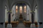 Arnsberg-Neheim: Sauerländer Dom, St. Johannes; Mittelschiff mit Hochaltar und Fenster ... Arnsberg-Neheim: Sauerländer Dom, St. Johannes; Mittelschiff mit Hochaltar und Fenster ...