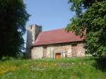 Kaliningrad 'Kirche' in Kalinino (fr�her Mehlkehmen, nach der Umbenennung Birkenm�hle/Ostpreu�en). Zu Sowjetzeiten wurde die Kirche dem Verfall preisgegeben, bzw. als Traktorschuppen und Kornspeicher zweckentfremdet. Im Jahr 2008 staunte ich nicht schlecht, dass das Dach neu gedeckt wurde (Blechdach) und ein neues Portal eingebaut wurde.