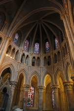 Schweiz Lausanne, Kathedrale Notre Dame, polygonaler Chor von S�dwesten, unregelm�ssiger 7/12-Abschluss. Triforium nicht hinterfenstert. Chorumgang ohne Kapellenkranz. 27. M�rz 2010, 16:18