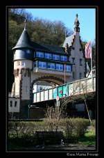 Landkreis Bernkastel-Wittlich Traben-Trarbach - Das Br�ckentor z�hlt zu den Wahrzeichen der Stadt.