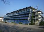 freiburg Freiburg im Breisgau,
die Solarfabrik, 1996 als rein privates Unternehmen gegr�ndet,
der gr��te Hersteller von Serienmodulen in Deutschland,
und die einzige Nullemissionsfabrik f�r Solarmodule in Europa,
April 2010