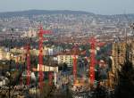 zurich Z�rich. Wie die Kr�ne andeuten, entsteht im Triemli ein neues Quartier. Aufnahme mit Blick auf die Stadt und den Z�richberg, 17. April 2010, 19:21