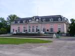 Dusseldorf Das Hauptgeb�ude von Schlo� Benrath in D�sseldorf am 28. April 2010.