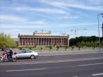 historische Architektur und Bauwerke Berlin, Alte Nationalgalerie am Lustgarten, 1866-76 durch J. H. Strack nach Entw�rfen von Fr. A. St�ler erbaut (06.06.2009)