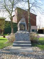 Landkreis Ludwigslust Kriegerdenkmal in Gallin (LWL) an der B 195 [15.04.2010]