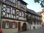 breisgau-hochschwarzwald Burkheim am Kaiserstuhl,
sch�nes Fachwerk in der Hauptstra�e,
Mai 2010