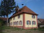 breisgau-hochschwarzwald Eichstetten am Kaiserstuhl,
ehemaliges Schulhaus 1765 erbaut, seit 1990 das Dorfmuseum,
der Ort wurde 737 erstmals urkundlich erw�hnt,
April 2010