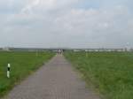 Stadtansichten Das Tempelhofer Flughafengeb�ude in seiner gesamten Breite. 9.5.2010