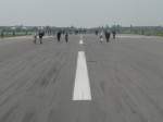 Stadtansichten Highspeed - die Abdr�cke der Flugzeug-Fahrwerke vermitteln den Eindruck hoher Geschwindigkeot. 9.5.2010, Berlin Tempelhof