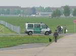Stadtansichten Nicht viel zu tun hatte die Polizei am 9.5.2010 auf dem Gel�nde des Flughafens Berlin Tempelhof.