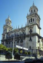 Spanien Ja�n, Catedral mit Doppelturm-Hauptfassade. Mit dem Renaissance-Bau begann man 1538 nach Pl�nen und unter Beteiligung von Andr�s de Vandelvira. Fertigstellung 1688. Im 18. Jh. Erweiterung mit Sakristei und Sakramentsh�uschen. Aufnahme von Juni 1993, HQ-Scan ab Dia.