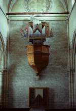 Schweiz Sion/Sitten, Kirche Notre Dame-de-Val�re, Schwalbennestorgel, Ende 14. Jh., eine der �ltesten spielbaren Orgeln der Welt. Die bemalten Fl�gel um 1435 von Peter Maggenberg. Aufnahme von Juni 1983, HQ-Scan ab Dia.
