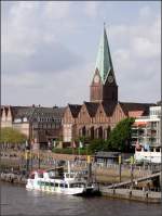 Bremen Die Sankt-Martini-Kirche in der Bremer Altstadt hat auch dem Martinianleger f�r die Fahrgastschiffe auf der Weser den Namen gegeben. Die Urspr�nge der Kirche reichen bis ins 13. Jahrhundert zur�ck. 23.05.2010
