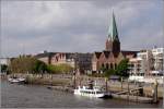 Bremen Die Schlachte ist die beliebte Weserpromenade in Bremen. �berragt wird sie von der Sankt-Martini-Kirche. 23.05.2010