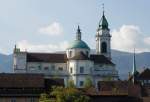 Schweiz Solothurn, St. Ursenkathedrale, auch Kathedrale St. Urs und Viktor. Bedeutendes Bauwerk des Fr�hklassizismus in der Schweiz. Dreikonchenbasilika mit Vierungskuppel, 1762 von Gaetano Matteo Pisoni von Ascona begonnen und 1773 von seinem Neffen Paolo Antonio Pisoni vollendet. Nach Vorbild r�m. Kirchen aus der Zeit um 1600. Nordturm rechts 66 m hoch, Hochbarock. 1828 zur Bischofskirche des nach Solothurn umgezogenen Bistums Basel erhoben. Aufnahme von S�den, 23. Mai 2010, 18:14