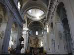 Schweiz Solothurn, St. Ursenkathedrale. Mittelschiff nach Osten mit Vierungskuppel und Chor. Schwere Pfeiler mit gestaffelten Pilastern tragen das weit ausladende Geb�lk. Fr�hklassizistisch. Aufnahme vom 23. Mai 2010, 19:08