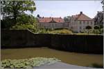deutschland Das Herrenhaus von Schloss H�nnefeld bei Bad Essen im Osnabr�cker Land wurde zu Beginn des 17. Jahrhunderts errichtet. Der S�dfl�gel Mitte des 17. Jahrhunderts. Fr�here Bauten, die bis ins 12. Jahrhundert zur�ckreichten, wurden im 16. Jahrhundert abgetragen. 06.06.2010