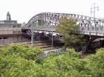 Verschiedenes B�sebr�cke (Bornholmer Br�cke), 1912-15 erbaut, 1992/93 restauriert, mit S-Bahnhof Bornholmer Stra�e, Blick von Osten (08.06.2010)