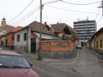 Tettye Str, P�cs, Ungarn. Im Hintergrund: Geb�ude des ehemaliger Handschuhfirma. ...