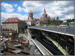schweiz Die Pont Bessi�re mit der Kathedrale von Lausanne im Hintergrund (25.07.2009). Eine sehr interessante Br�cke; oben der Stra�enverkehr, eine Etage tiefer die M�tro Lausanne.