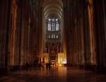 Frankreich Amiens, Kathedrale Notre Dame. Mittelschiff nach Osten. Festliche Beleuchtung am sp�teren Nachmittag. Aufnahme vom 23. Dez. 2003, 16:37