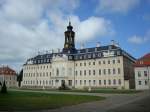 deutschland Wermsdorf in Sachsen,
Jagdschlo� Hubertusburg, gr��tes Schlo� Sachsens,
August der Starke lie� es 1721-33 erbauen, bekannt durch den
'Frieden von Hubertusburg', das Ende des Siebenj�hrigen Krieges,
ein Teil ist heute s�chsisches Staatsarchiv,
Juni 2010