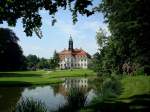 deutschland Reinhardtsgrimma bei Dresden,
Barockschlo� mit englischem Landschaftsgarten,
1769 erbaut, der Saal wird f�r Musikkonzerte genutzt,
Juni 2010