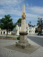 Weiseritzkreis S�chsische Postmeilens�ule auf dem Marktplatz in B�renstein,
sch�n restauriertes Zeugnis einer l�ngst vergangenen Verkehrsepoche,
Juni 2010