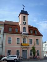 Wurzen Wurzen in Sachsen,
das Rathaus im klassizistischen Stil wurde 1803 erbaut,
1993-95 aufwendig saniert,
Juni 2010