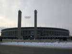 Deutschland Das Berliner Olympiastadion im Winter vor dem Spiel Hertha BSC Berlin gegen VFL Bochum.Tja da waren wir noch in der 1.Bundesliga.Nun hei�t es Ausw�rts nach Oberhausen und Paderborn fahren.
