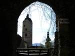 wachau Das 'REBENTOR' in der Steiner Kellergasse mit links die Frauenbergkirche, rechts die Steiner Pfarrkirche und ganz klein im Hintergrund das Stift G�ttweig. 