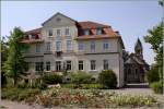 Osnabruck Das Schlossgeb�ude von Gut Sutthausen, im Hintergrund ist die Schlosskapelle zu sehen. 10.07.2010